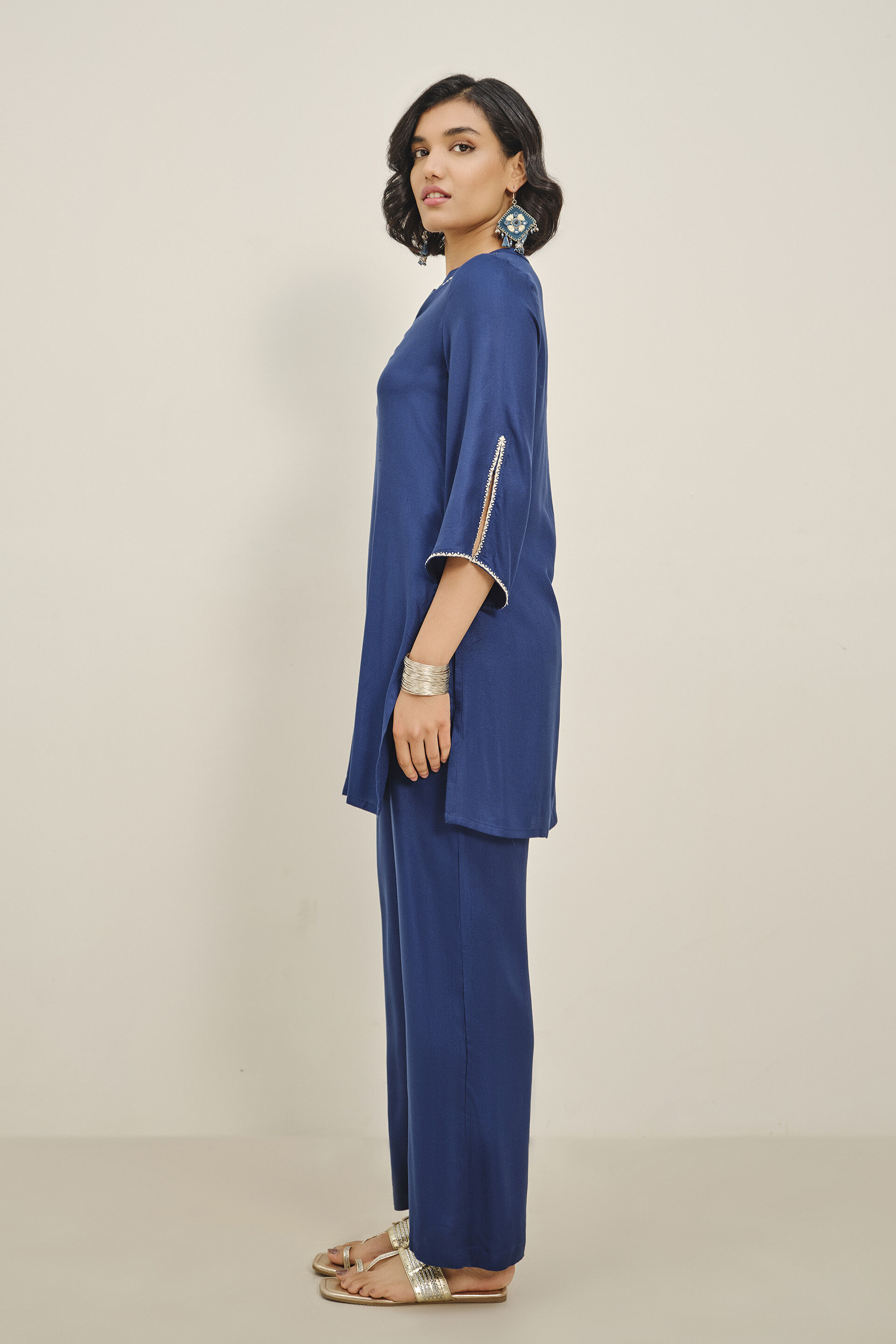 Indigo Saaz Embroidered Kurta Set, Indigo, image 4